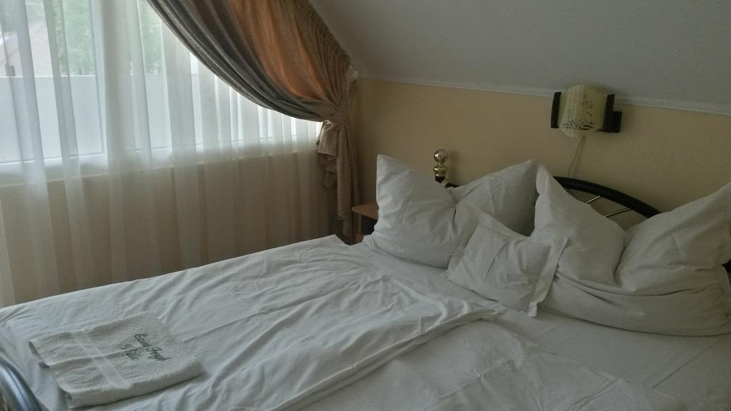 Ezust Fenyo Vendeghaz Hotel Siofok Exterior photo